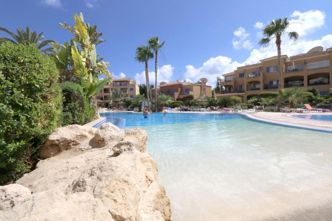 Victor Apartment Paphos Exteriör bild